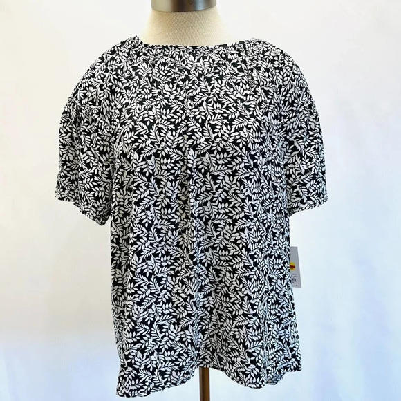 croft & barrow Tops - NWT CROFT & BARROW Women Short Sleeve Pullover Casual Black Floral Shirt Size XL
